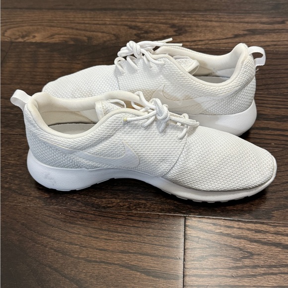 Nike Off-White Textured Sneakers - Picture 4 of 7